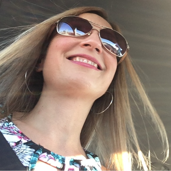 Meet your Posher, Nadia - Picture 1 of 1